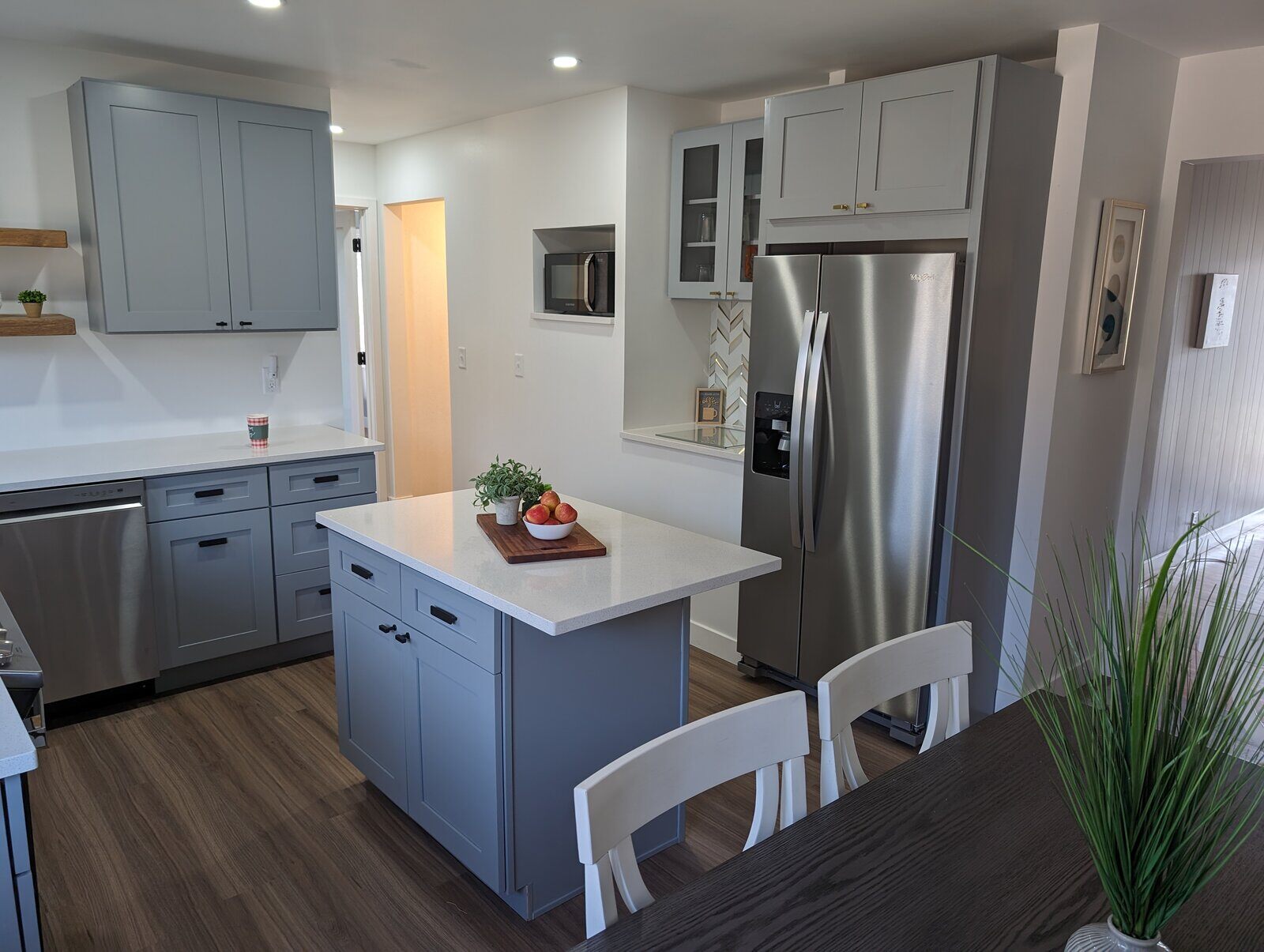 Kitchen remodel in Northwest Indiana with a central island and stainless steel appliances by Clear Contractors Kitchen remodel in Northwest Indiana with a central island and stainless steel appliances by Clear Contractors